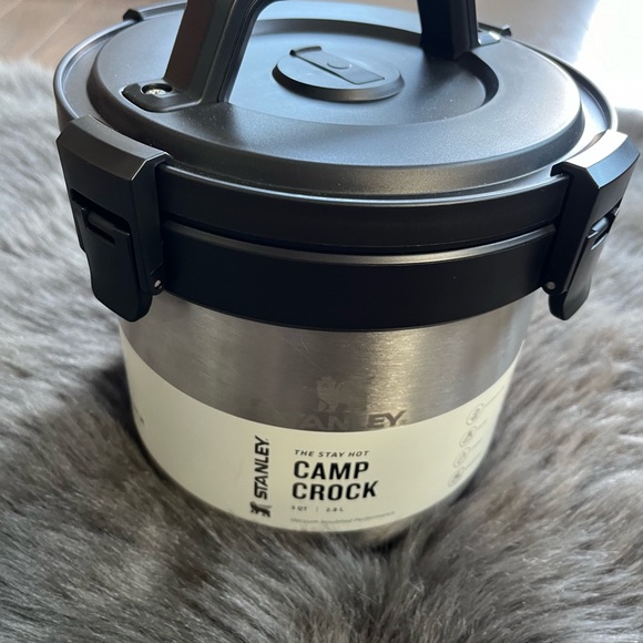 Stanley 3 quart Adventure Camp Crock - Picture 5 of 8